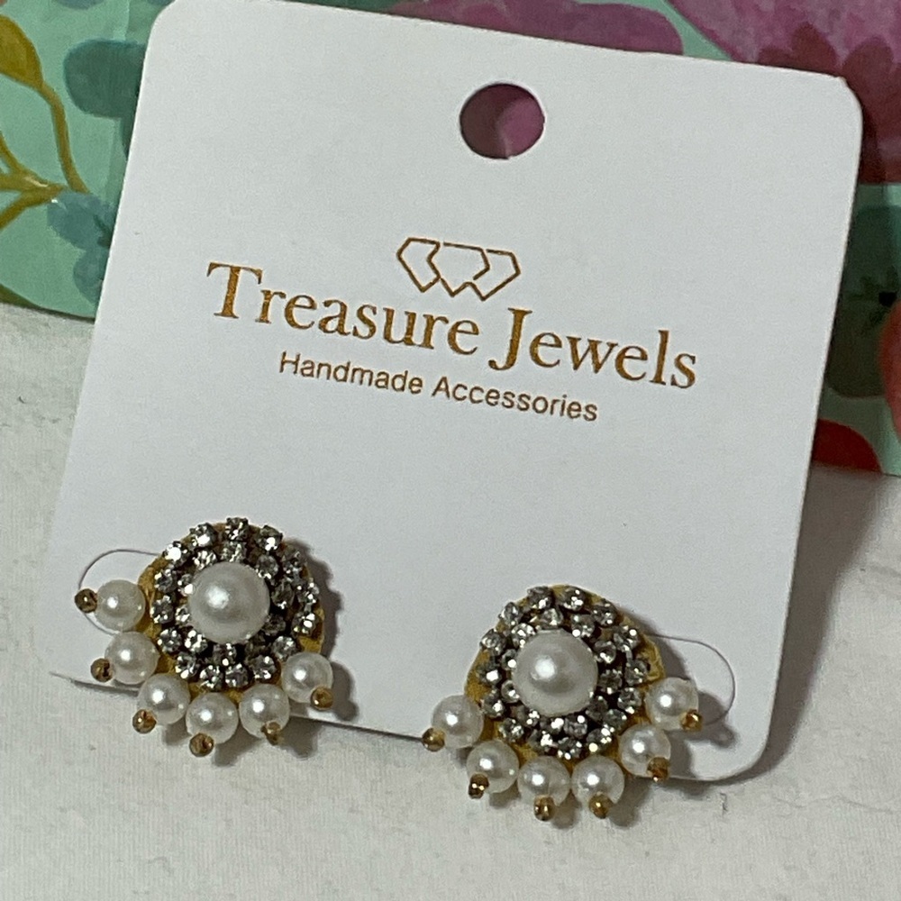 Gold and White Fan Design Earrings with Sparkling Crystals - Picture 2 of 9